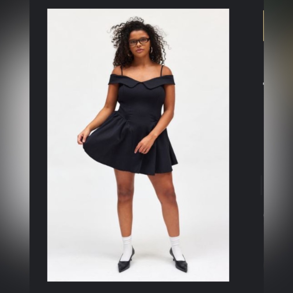 ✨ NWT Kimchi Blue Beatrice Off-The-Shoulder Mini Dress – Black, Size Large